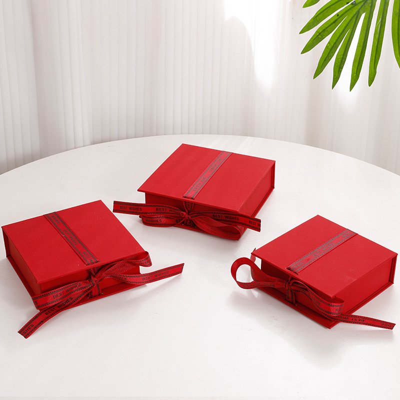 red jewelry paper box
