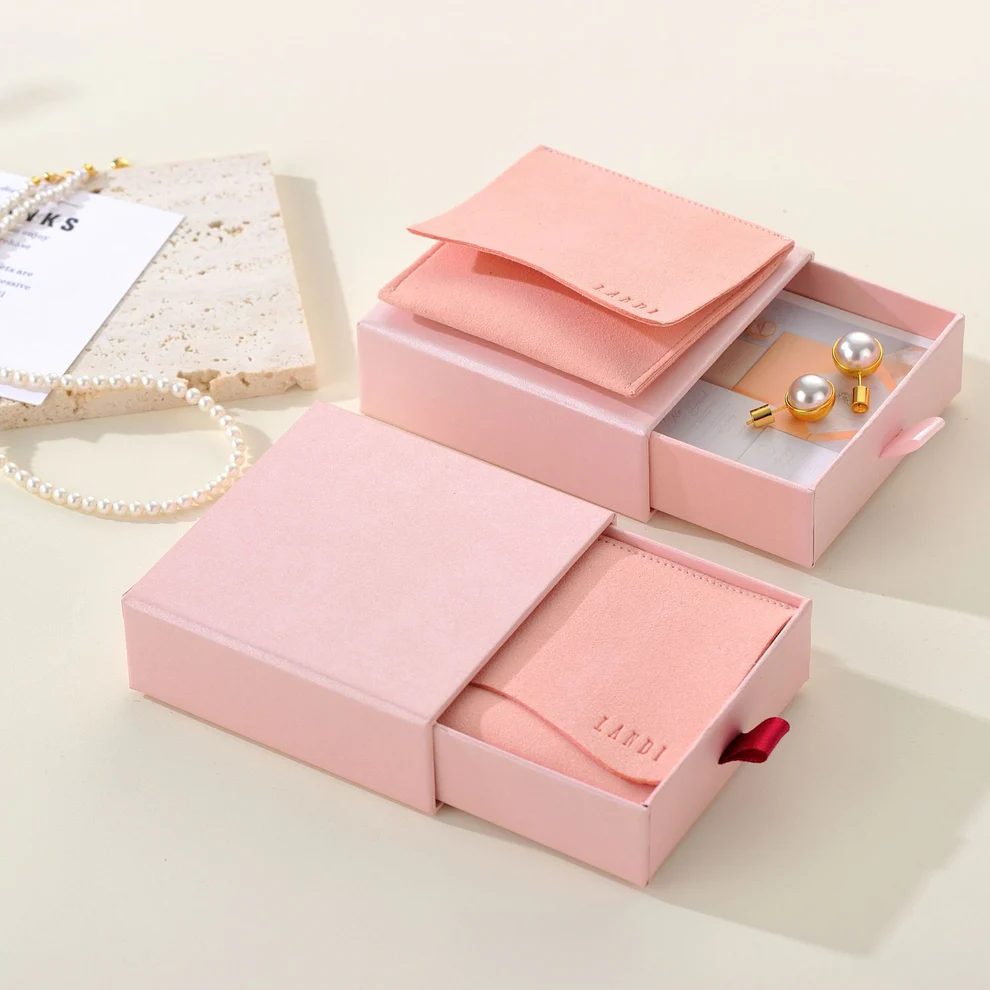 Display pouch